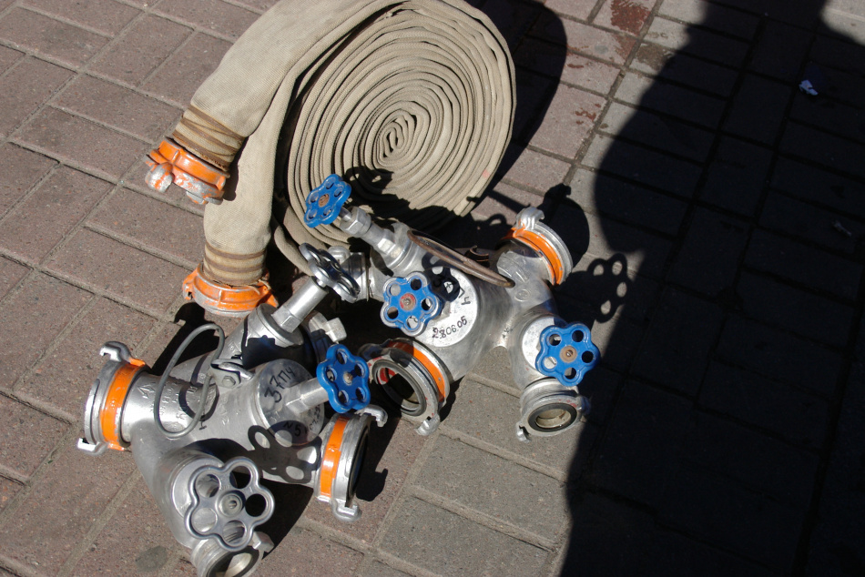 Пожарные потушили возгорание в магазине на проспекте Славы